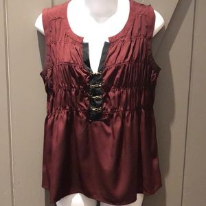 Converse cute top with eyelet details